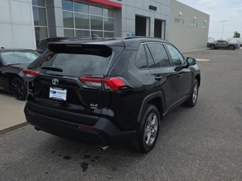 Used 2025 Toyota RAV4 XLE AWD/4WD image 5