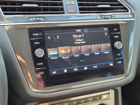 Used 2019 Volkswagen Tiguan SE image 18