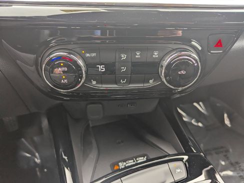 New 2026 Chevrolet Trax RS w/ Sunroof Package FWD image 23