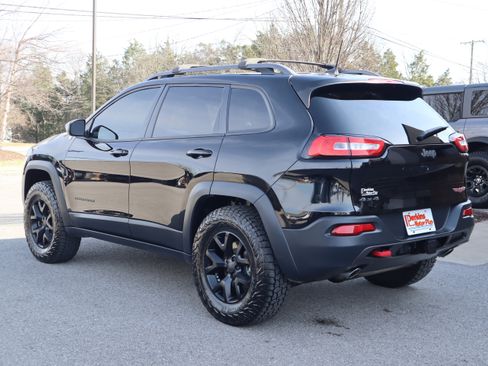 Used 2017 Jeep Cherokee Trailhawk w/ Trailer Tow Group image 9