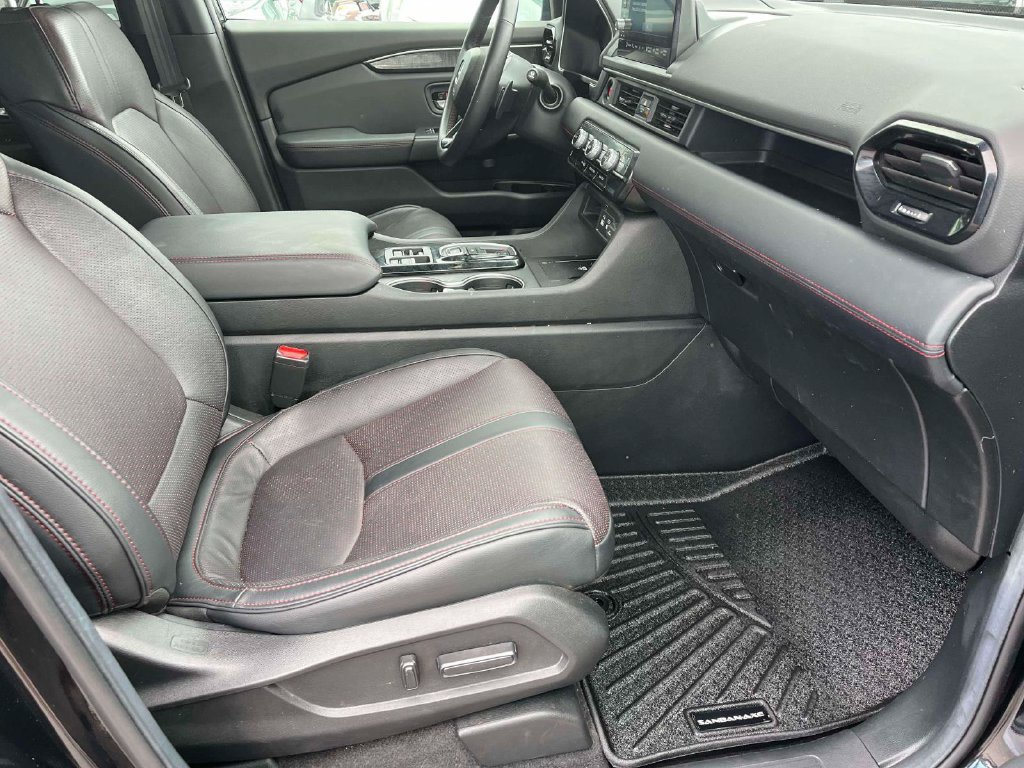 Used 2025 Honda Pilot Black Edition image 13