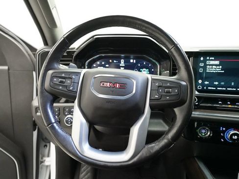 Used 2022 GMC Sierra 1500 SLT w/ SLT Convenience Package AWD/4WD image 4