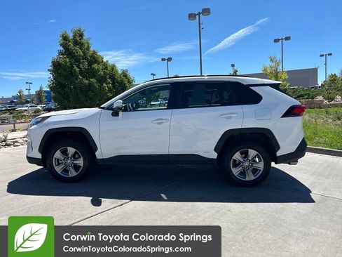 Used 2025 Toyota RAV4 XLE AWD/4WD image 4