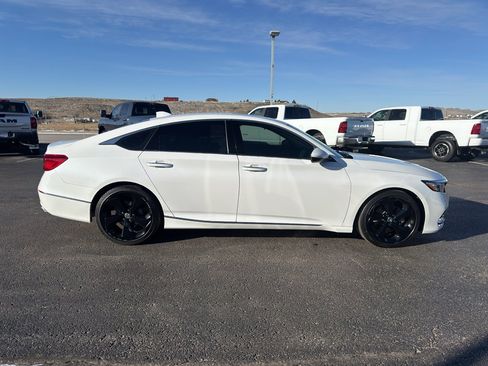 Used 2018 Honda Accord Touring image 4