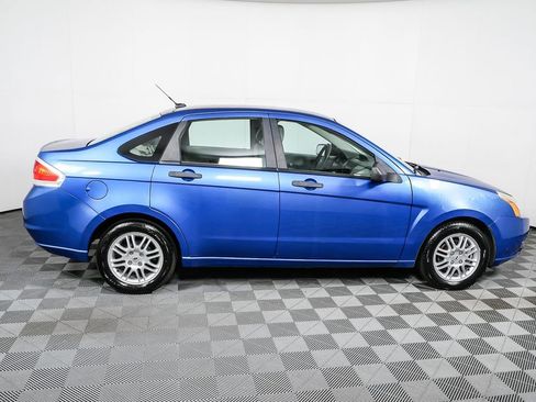 Used 2011 Ford Focus SE image 4