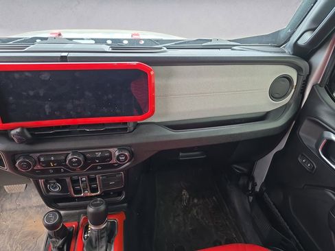 Used 2024 Jeep Gladiator Sport image 10