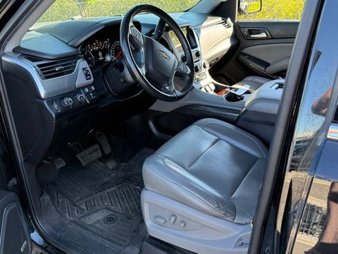 Used 2017 Chevrolet Suburban LT w/ Luxury Package AWD/4WD image 3