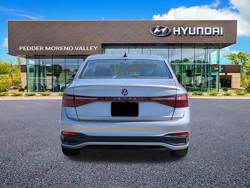 Used 2025 Volkswagen Jetta SE FWD image 5