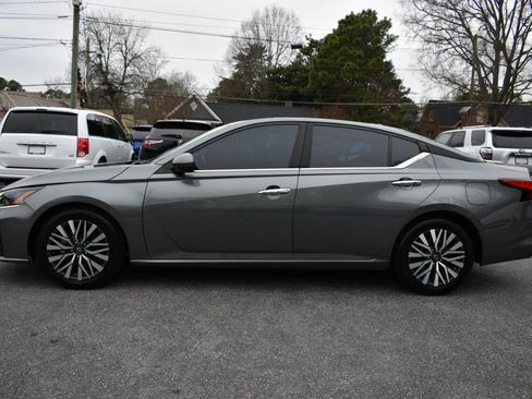 Used 2023 Nissan Altima 2.5 SV image 4