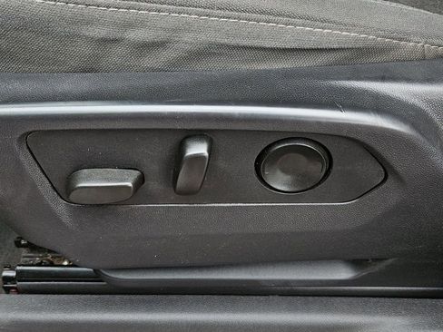 Used 2024 Chevrolet Silverado 1500 Custom image 25