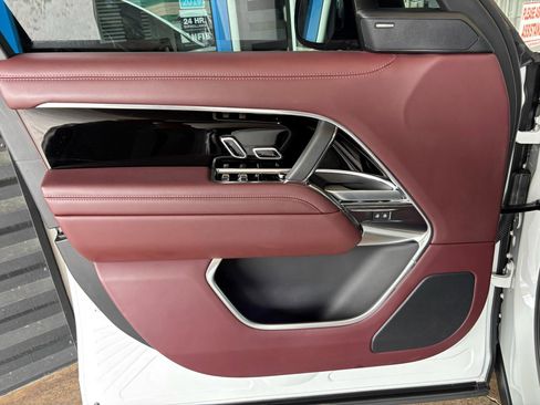 Used 2023 Land Rover Range Rover SE image 24