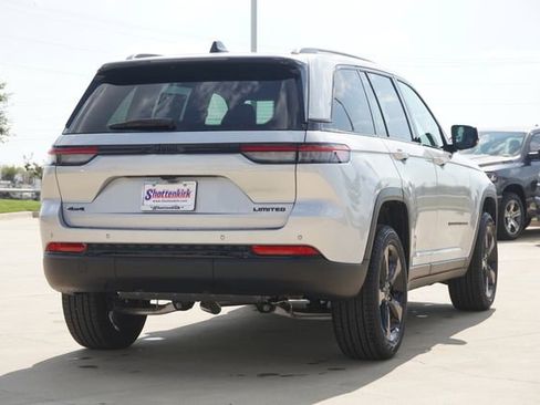 New 2025 Jeep Grand Cherokee Limited w/ Black Appearance Package AWD/4WD image 8