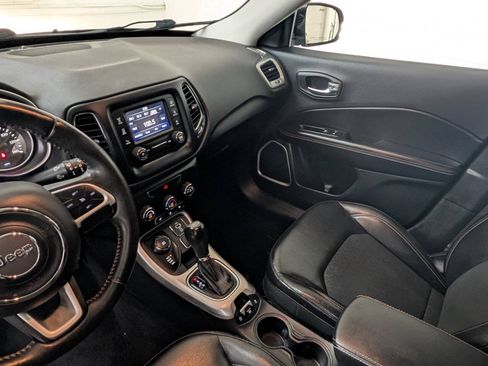 Used 2018 Jeep Compass Latitude w/ Cold Weather Group AWD/4WD image 12