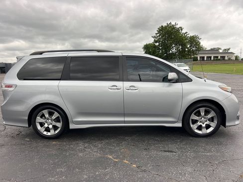 Used 2013 Toyota Sienna SE image 8