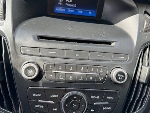 Used 2017 Ford Focus SE FWD image 39