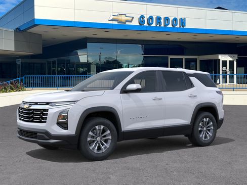 New 2026 Chevrolet Equinox LT w/ Convenience Package II AWD/4WD image 2