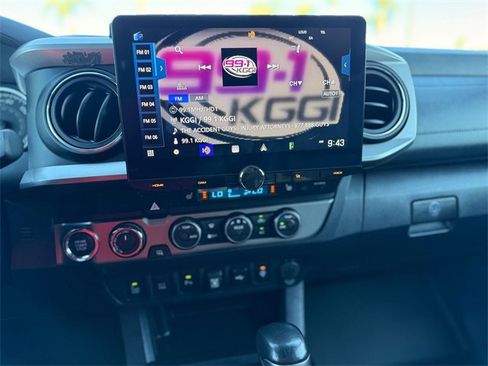 Used 2022 Toyota Tacoma Limited image 14