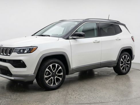 Used 2025 Jeep Compass Trailhawk AWD/4WD image 3