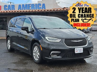 Used 2024 Chrysler Pacifica Touring-L