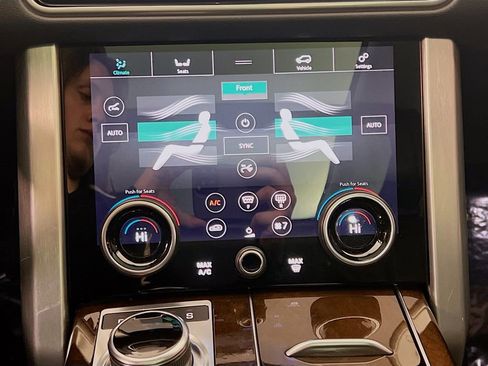 Used 2021 Land Rover Range Rover image 15