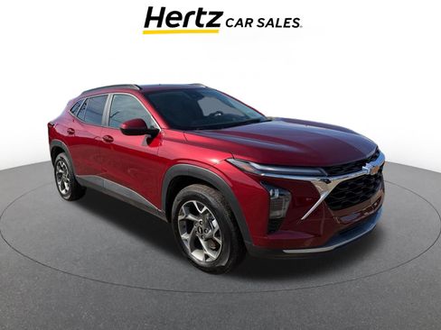 Used 2025 Chevrolet Trax LT image 1