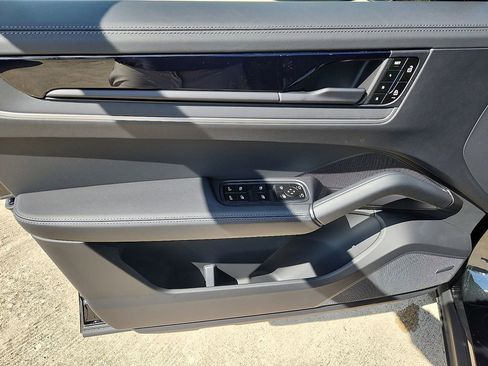 New 2026 Porsche Cayenne S image 11