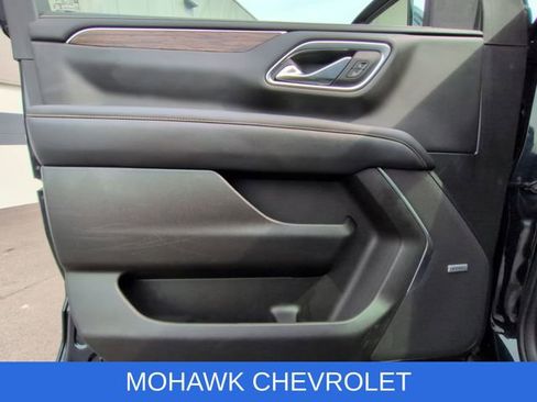 Used 2021 Chevrolet Tahoe Premier w/ Premium Package image 24