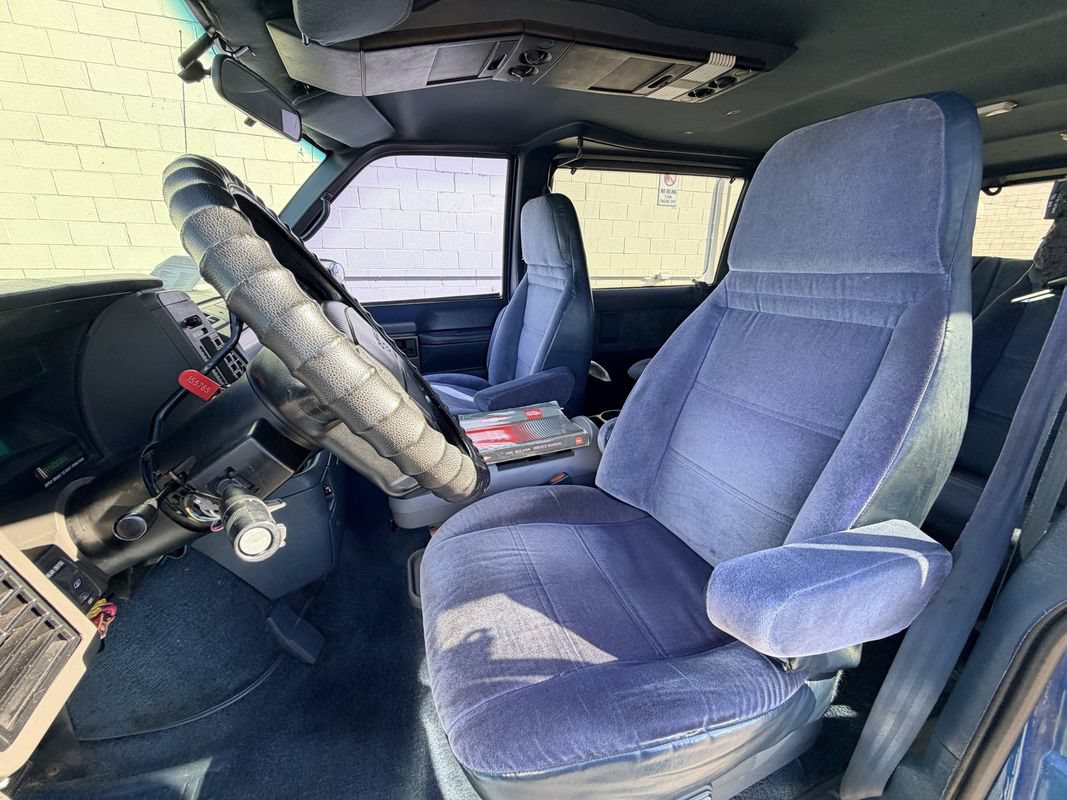 Used 1995 Chevrolet Astro AWD Passenger image 8