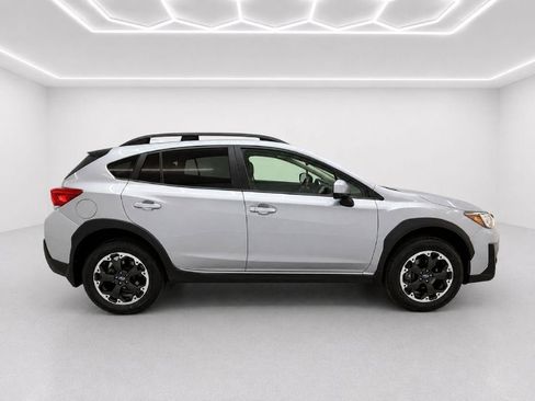 Used 2021 Subaru Crosstrek 2.0i Premium w/ Moonroof Package AWD/4WD image 2