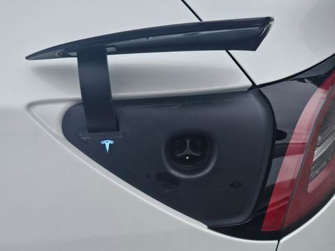 Used 2024 Tesla Model Y Long Range image 30