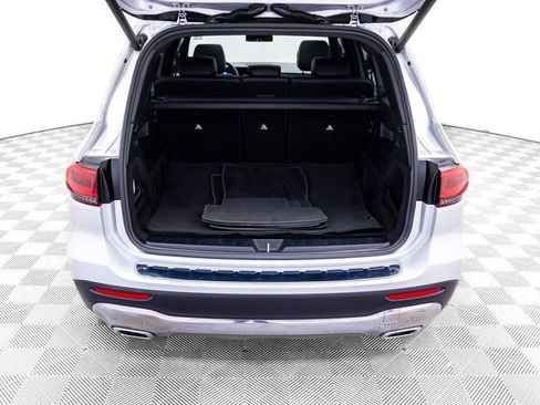 Used 2021 Mercedes-Benz GLB 250 4MATIC w/ Premium Package image 33