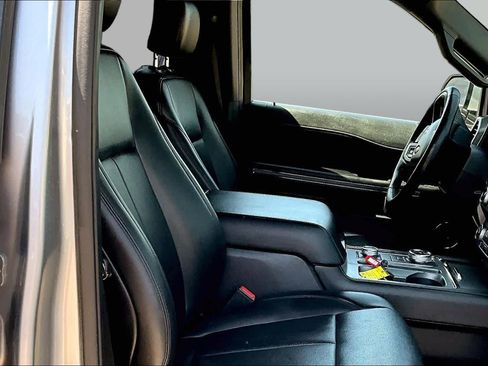 Used 2020 Ford Expedition XLT w/ Equipment Group 202A AWD/4WD image 9