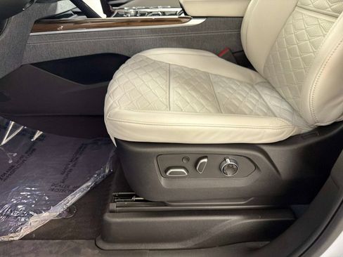 Used 2026 Cadillac Escalade Platinum Sport w/ LPO, Floor Liner Package AWD/4WD image 41