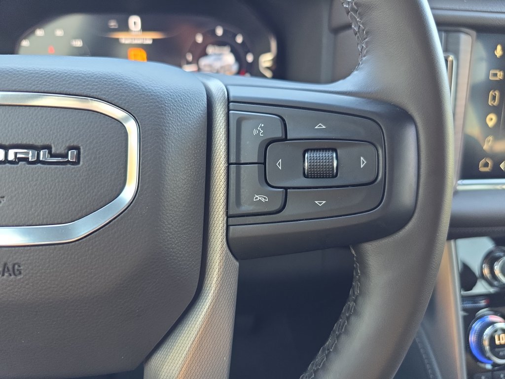 Used 2023 GMC Yukon Denali RWD image 17