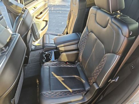 Used 2022 Jeep Grand Cherokee L Summit w/ Luxury Tech Group V image 15