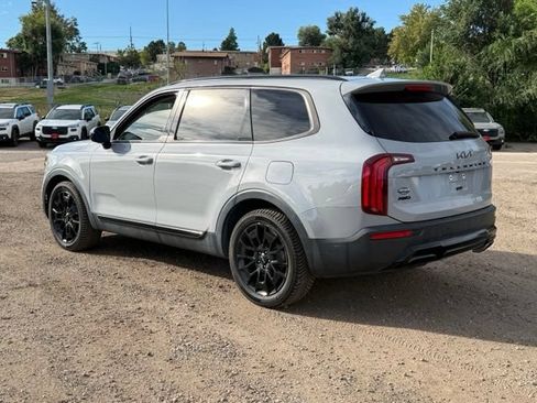 Used 2022 Kia Telluride SX w/ SX Prestige Package AWD/4WD image 3