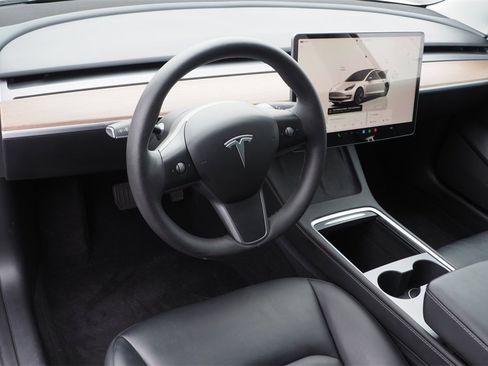 Used 2023 Tesla Model 3 Standard Range image 12