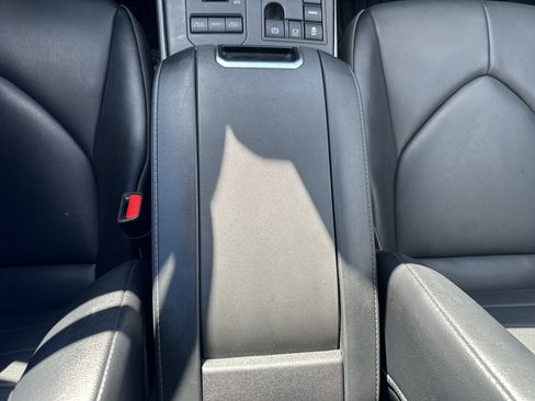 Used 2023 Toyota Highlander L image 9