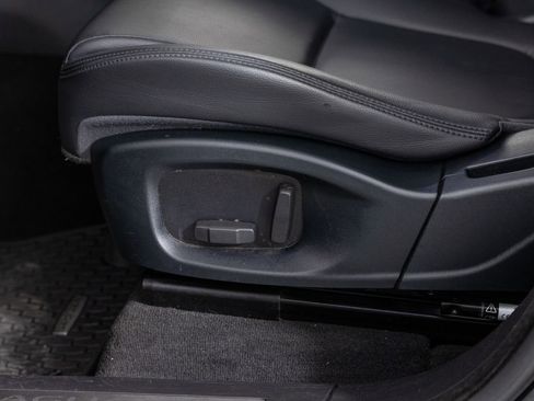 Used 2018 Jaguar F-PACE Premium image 14