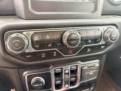 Used 2019 Jeep Wrangler Unlimited Sahara w/ Cold Weather Group AWD/4WD image 22