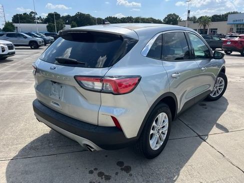 Used 2022 Ford Escape SE FWD image 7