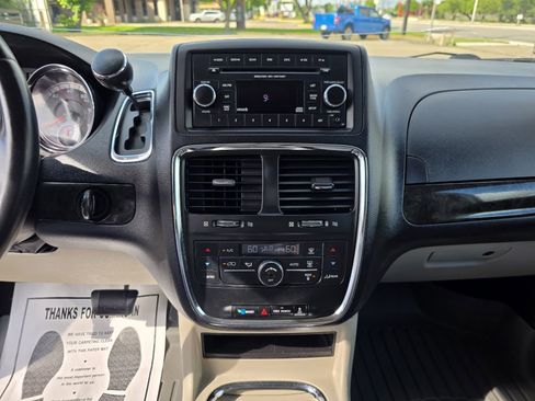 Used 2012 Dodge Grand Caravan Crew FWD image 16