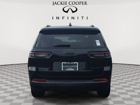 Used 2025 Jeep Grand Cherokee L Limited w/ Black Appearance Package AWD/4WD image 6
