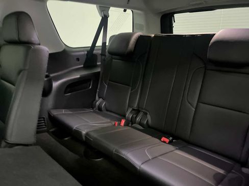 Used 2018 Chevrolet Suburban LT w/ LT Signature Package AWD/4WD image 31