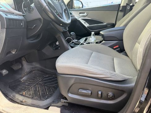 Used 2017 Hyundai Santa Fe SE AWD/4WD image 12