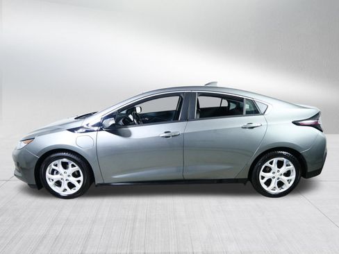 Used 2017 Chevrolet Volt Premier w/ Driver Confidence II Package FWD image 4