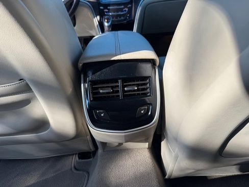 Used 2015 Cadillac XTS Luxury image 22