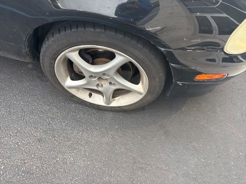 Used 2001 MAZDA MX-5 Miata RWD image 2