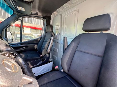 Used 2021 Mercedes-Benz Sprinter 2500 w/ Premium Package image 17
