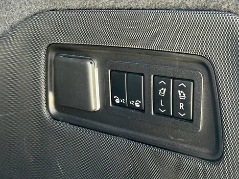 Used 2021 Cadillac Escalade ESV Sport Platinum w/ LPO, ONYX Package AWD/4WD image 15